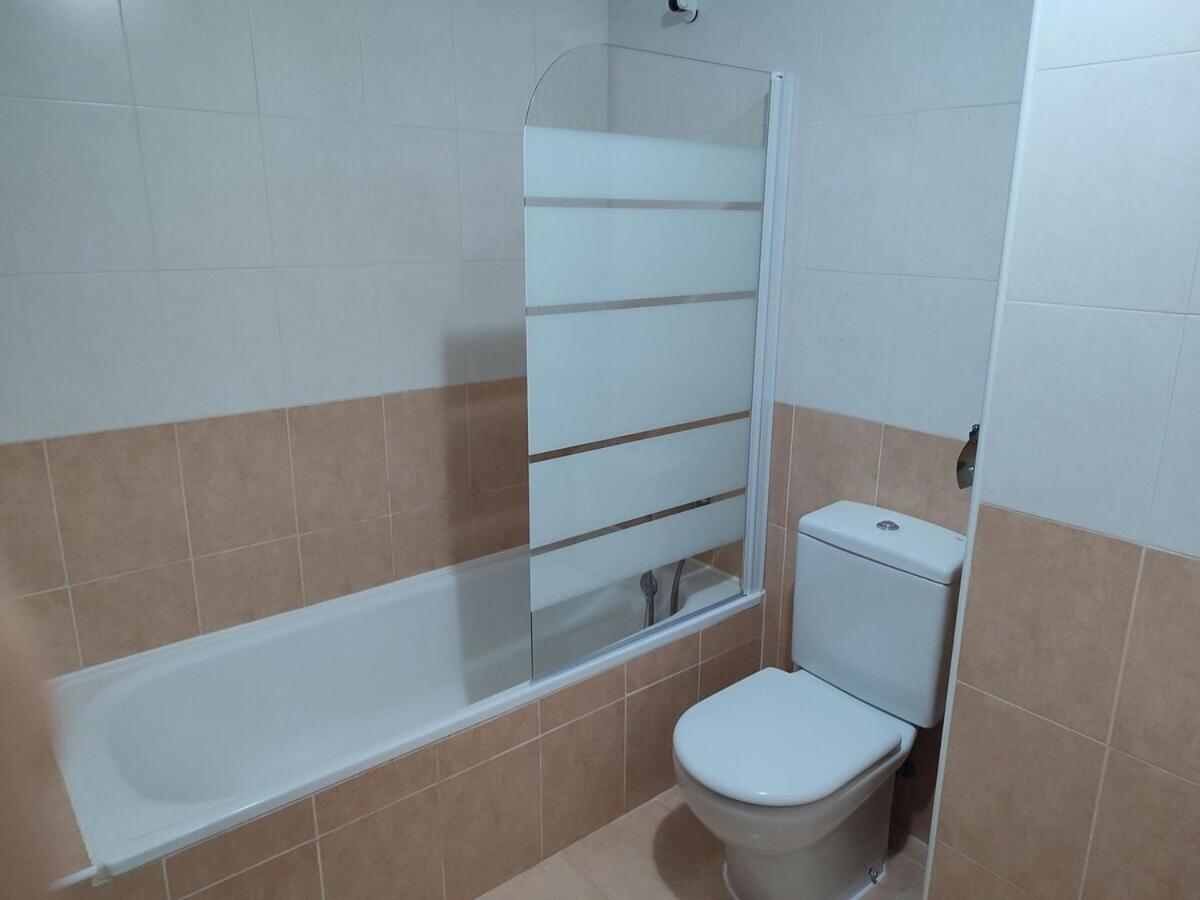 Apartamento Con Piscina กาซาเรส ภายนอก รูปภาพ