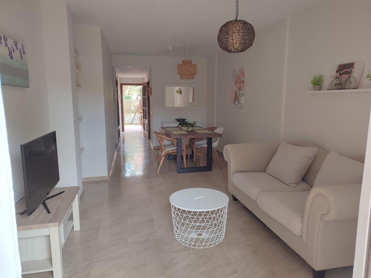 Apartamento Con Piscina กาซาเรส ภายนอก รูปภาพ
