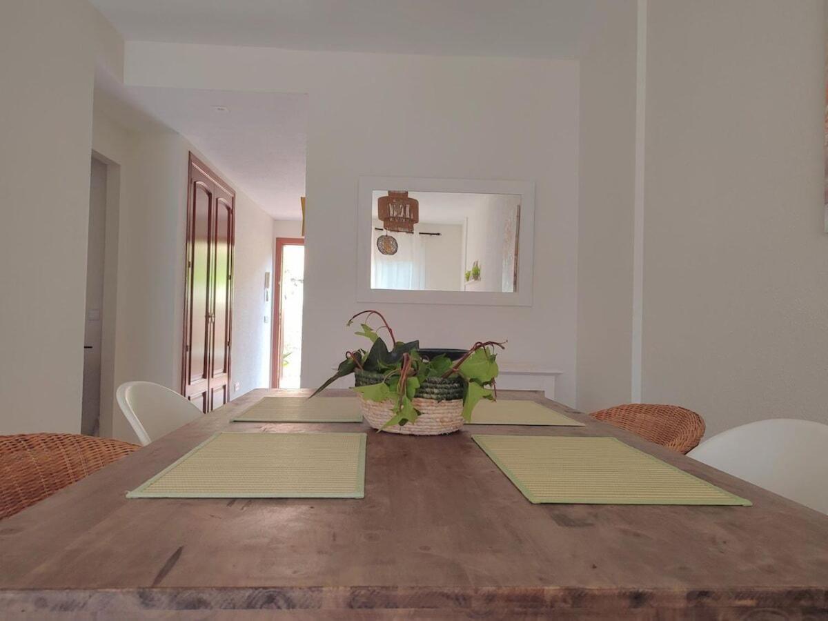 Apartamento Con Piscina กาซาเรส ภายนอก รูปภาพ