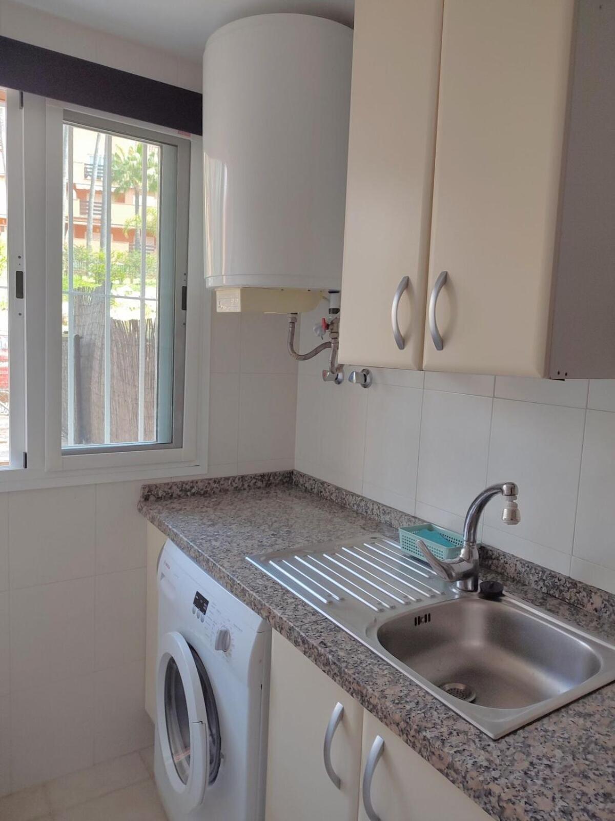 Apartamento Con Piscina กาซาเรส ภายนอก รูปภาพ