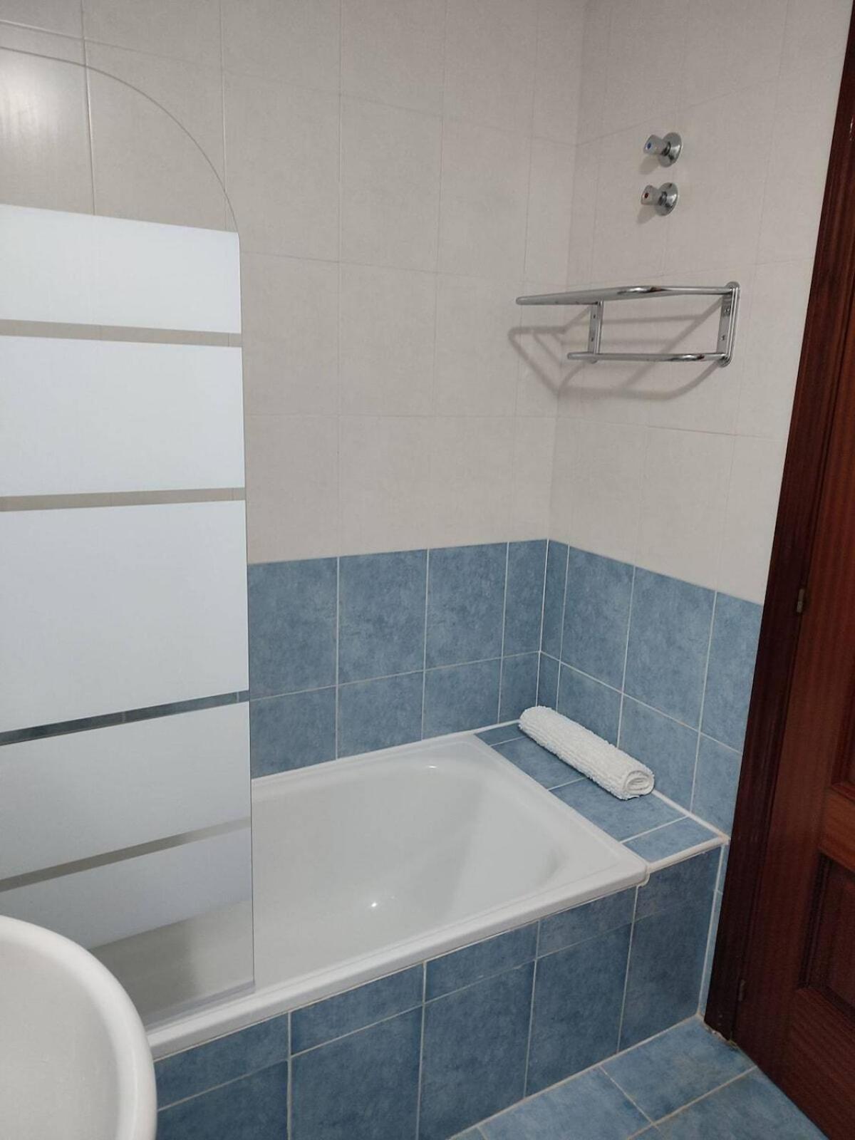 Apartamento Con Piscina กาซาเรส ภายนอก รูปภาพ